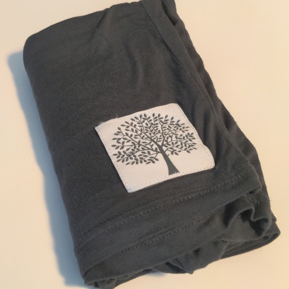 Carseat/nursing cover - Picture 1 of 3